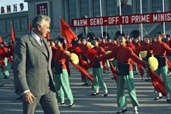澳洲人彻底怒了,27万人请愿!歧视中国人、煽动排华,背后黑手被揪!“他是澳洲的癌症”!